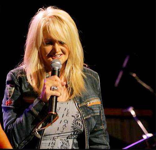 Bonnie Tyler - Holding Out For A Hero